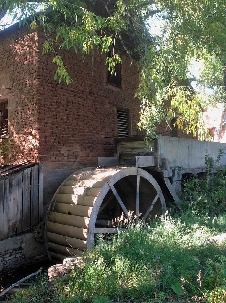 The mill at La Cueva. Corn and wheat were milled here and delivered to Fort Union. [source](https://commons.wikimedia.org/wiki/File:Mill_at_La_Cueva_NM.jpg) 